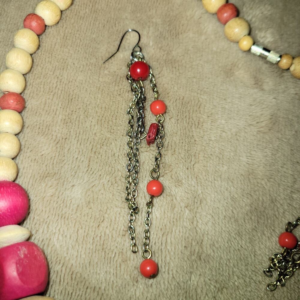 Wooden handmade necklace and screw closure shepherds hook earrings - Picture 5 of 5